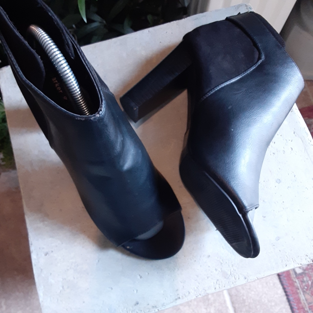 parker & sky, Peep Toe Stack Heel in Faux Leather & Suede, 9.5